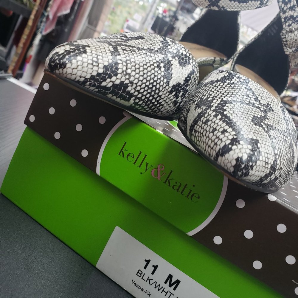 Kelly & Katie Women's size 11M Black and White Snake Print 3 inch Heels NO BOX - Picture 5 of 8